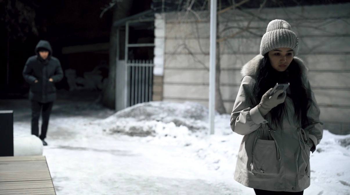 Қудалау — «романтика» емес: полиция сталкинг және құқықтық қорғау туралы бейнеролик жариялады