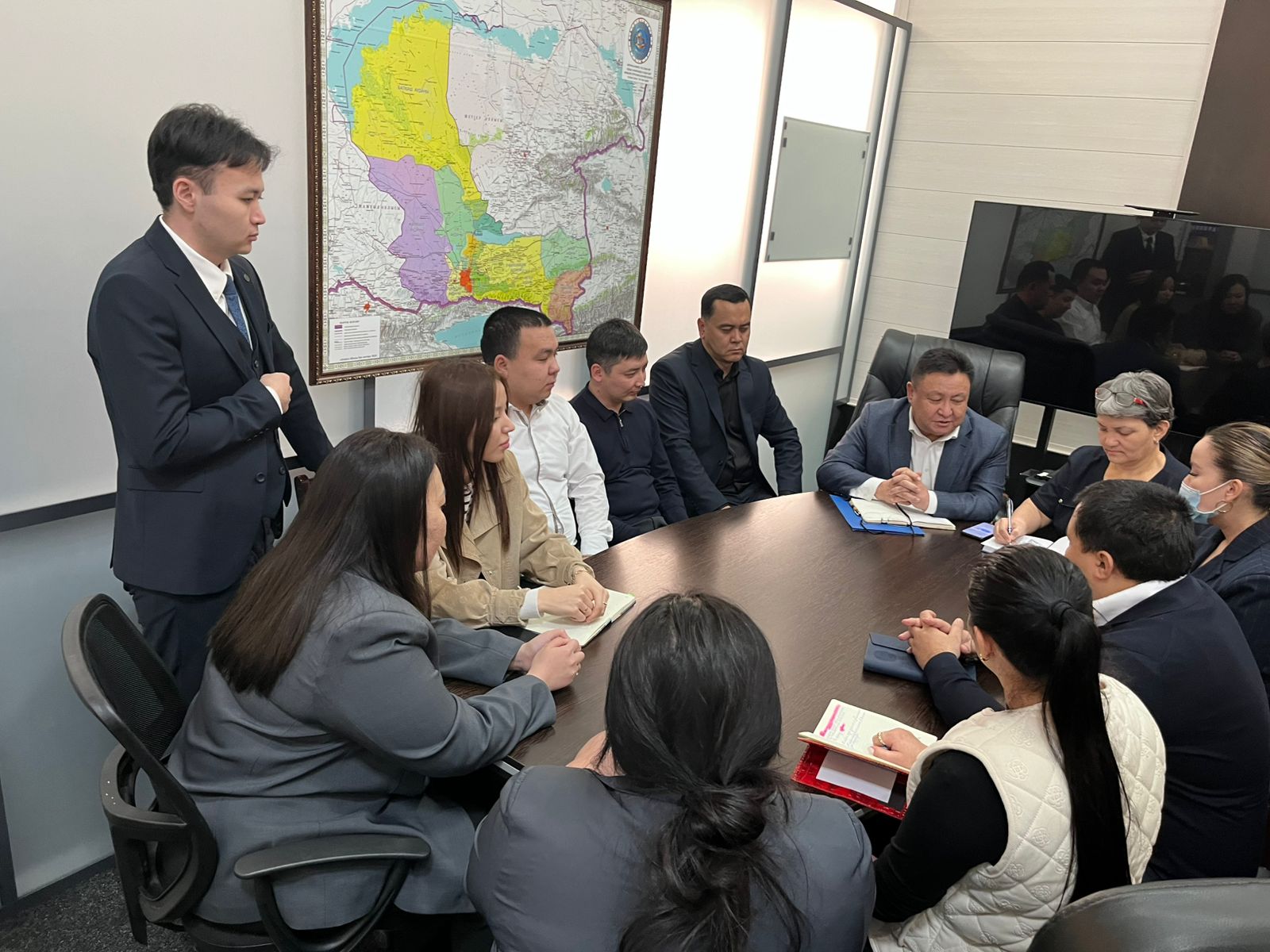 Алматы облыстық сәулет және қалақұрылыс басқармасы қызметкерлеріне өтініштер бойынша жиын өткізілді