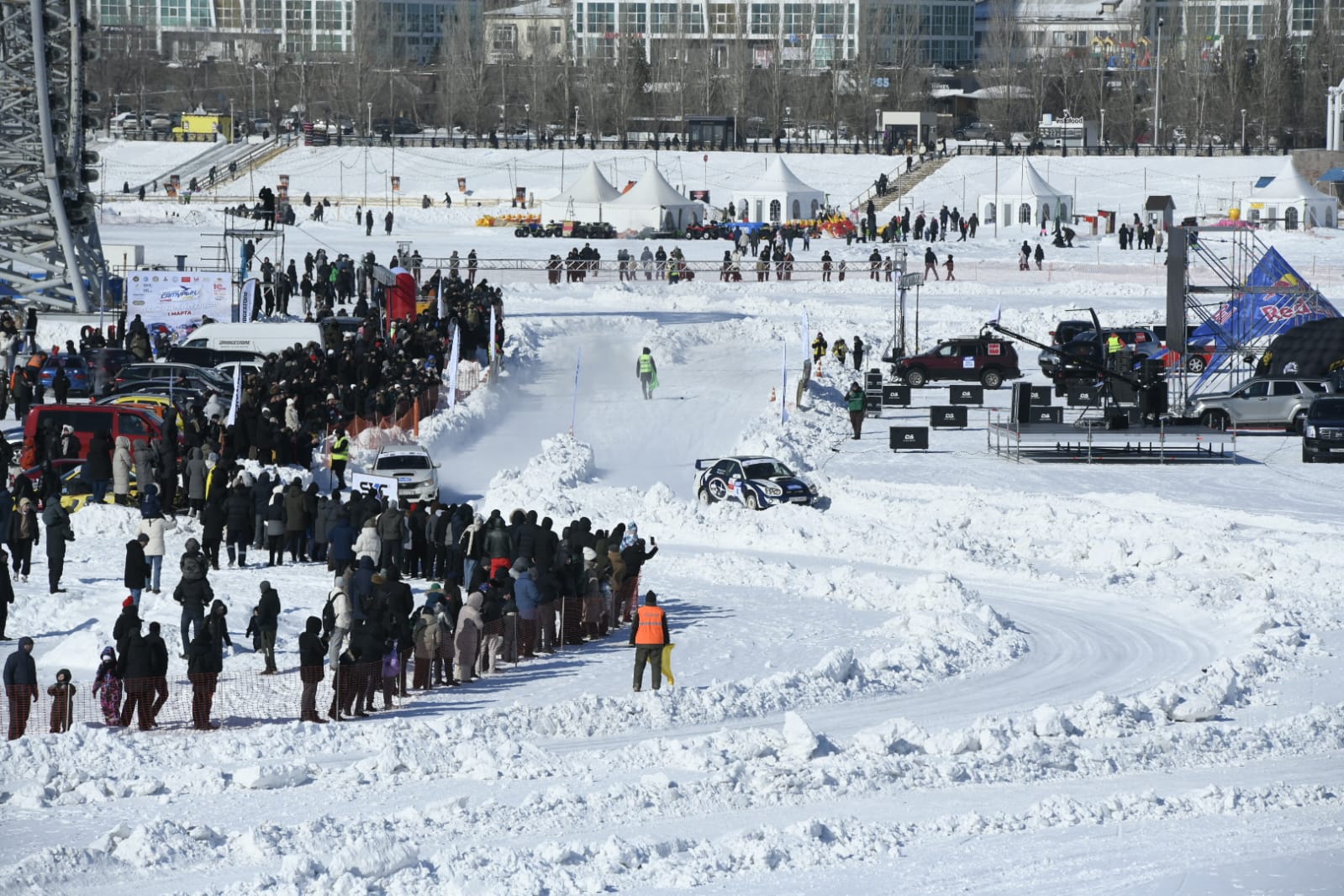 Традиционная ледовая гонка прошла на реке Есиль в Астане