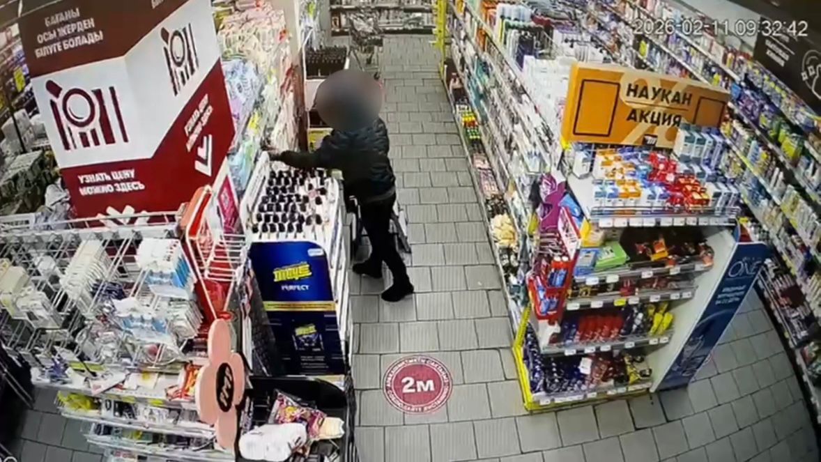 Өскеменде бірнеше рет дүкеннен ұрлық жасаған күдіктілер бейнебақылау арқылы құрықталды