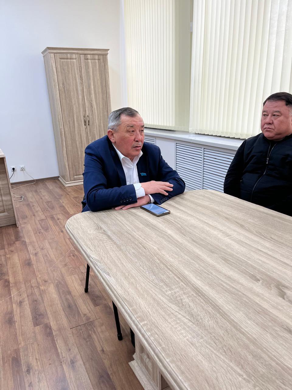 Жақсы аудандық мәслихатының депутаты Е. Р. Байдусенов "Запорожье Агро" ЖШС қызметкерлерімен жаңа Конституция жобасына енгізілген өзгерістер мен толықтырулар бойынша түсіндіру кездесуін өткізді