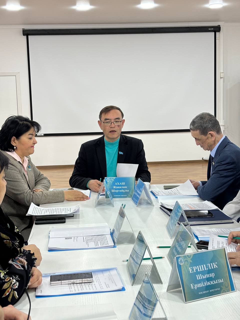 Әлеуметтік-мәдени даму және жастар ісі бойынша тұрақты комиссия отырысы өтті