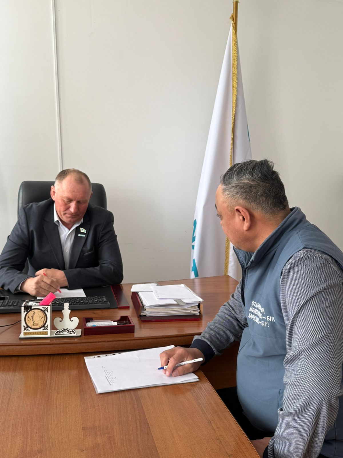 № 5 сайлау учаскесінің депутаты Веригин Дмитрий Николаевич азаматтарды жеке қабылдады.