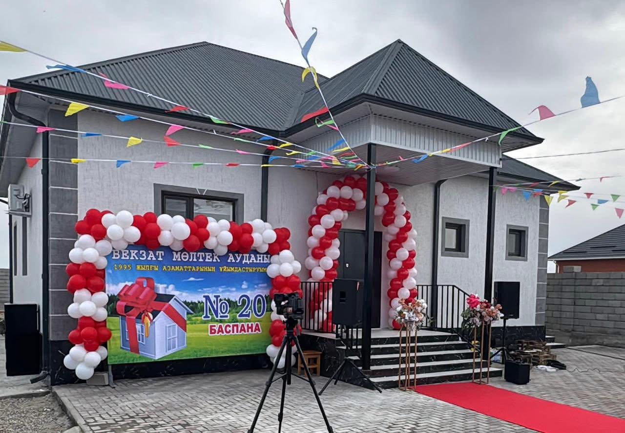 ТҮРКІСТАНДЫҚ ЖАСТАР КӨПБАЛАЛЫ ОТБАСЫҒА БАСПАНА СЫЙЛАДЫ