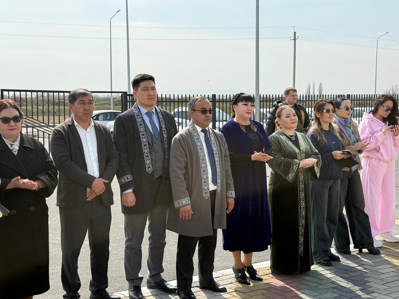 19 наурыз «Жаңару күні» – табиғат пен тіршіліктің қайта түлеп, жаңғыруын білдіретін, адам санасы мен қоғам өмірінде серпіліс әкелетін ерекше мереке.