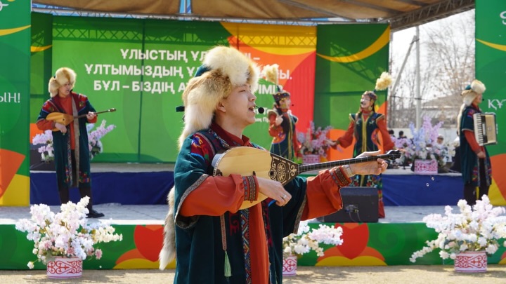 КЕЛЕСТЕ ҰЛЫСТЫҢ ҰЛЫ КҮНІ КЕҢ КӨЛЕМДЕ АТАП ӨТІЛДІ