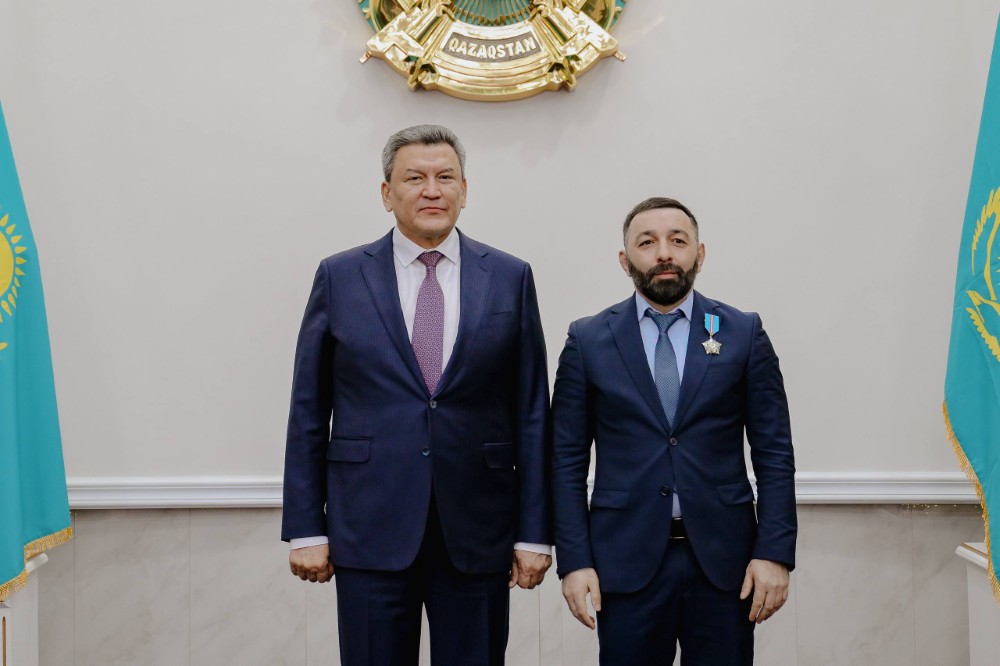 Аким области вручил государственные награды жителям региона