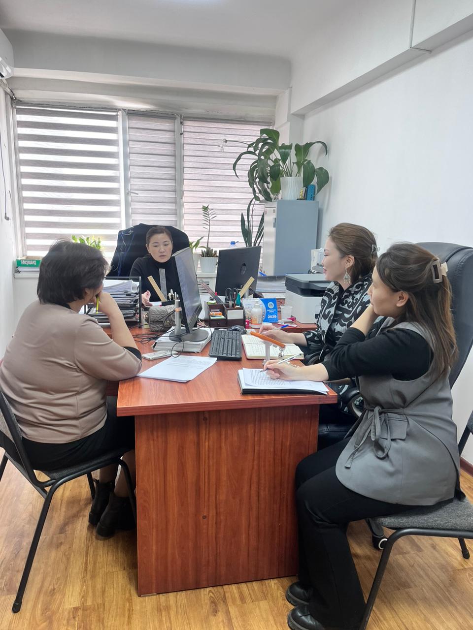 Қызметкерлер арасында семинар