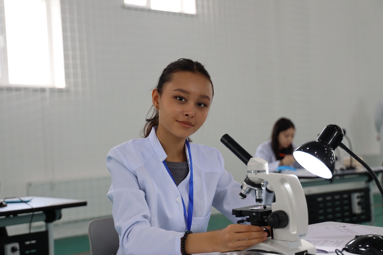 Биология және физика пәндерінен республикалық олимпиаданың қорытынды кезеңі басталды