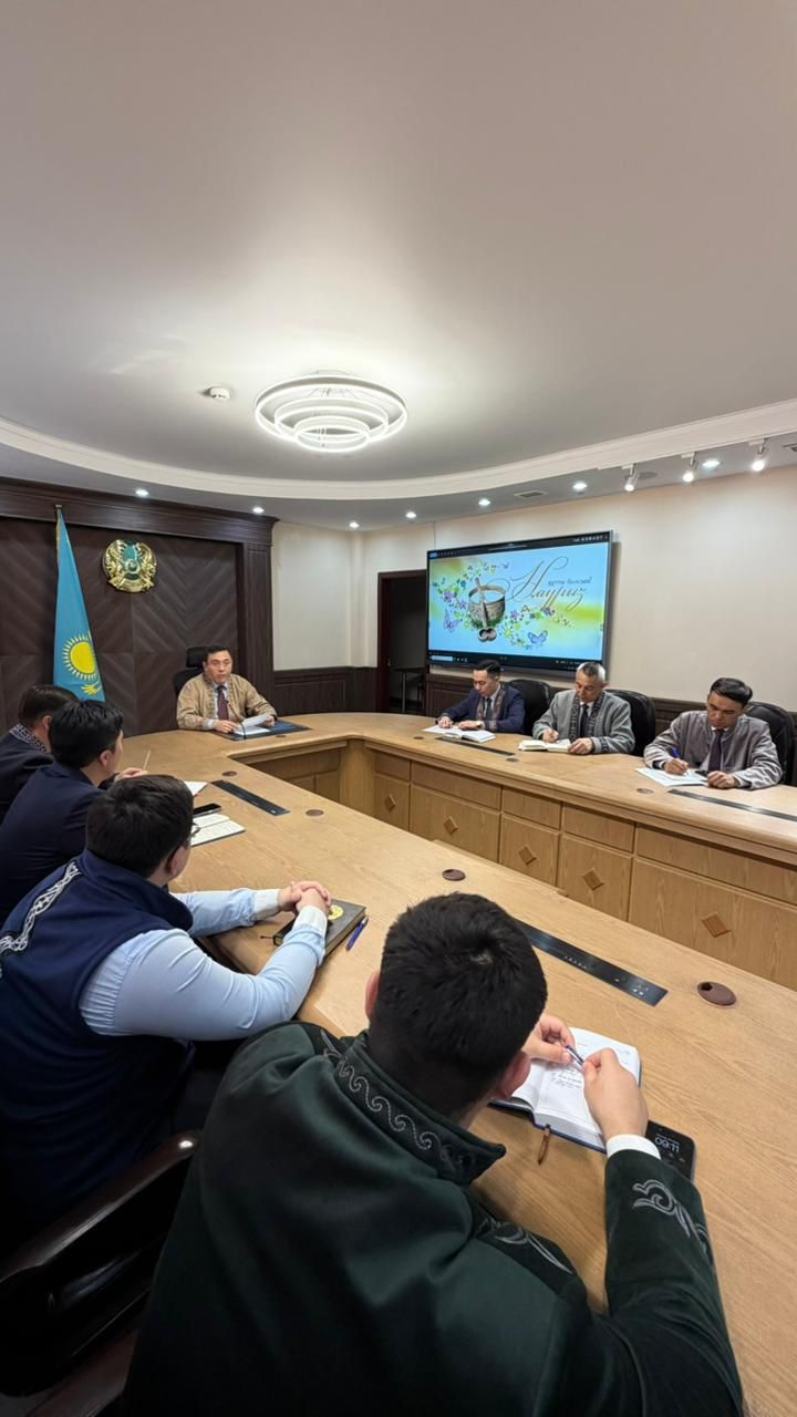 Алматы қаласы Алатау ауданы әкімінің аппаратында мемлекеттік қызметшілердің әдеп нормаларын сақтау мәселелері талқыланды