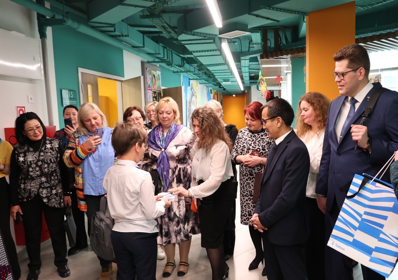 Алматы мен Таллин білім беру саласындағы ынтымақтастықты нығайтуда Алматы қаласының Білім басқармасы «Оқытудың инновациялық моделі. Қазақстан мен Эстонияның білім беру жүйелері» атты ірі халықаралық тағылымдаманы ұйымдастырды. Екі елдің басшылары мен педагогтарын біріктірген бұл іс-шара жетекші мектептер базасында өтуде.