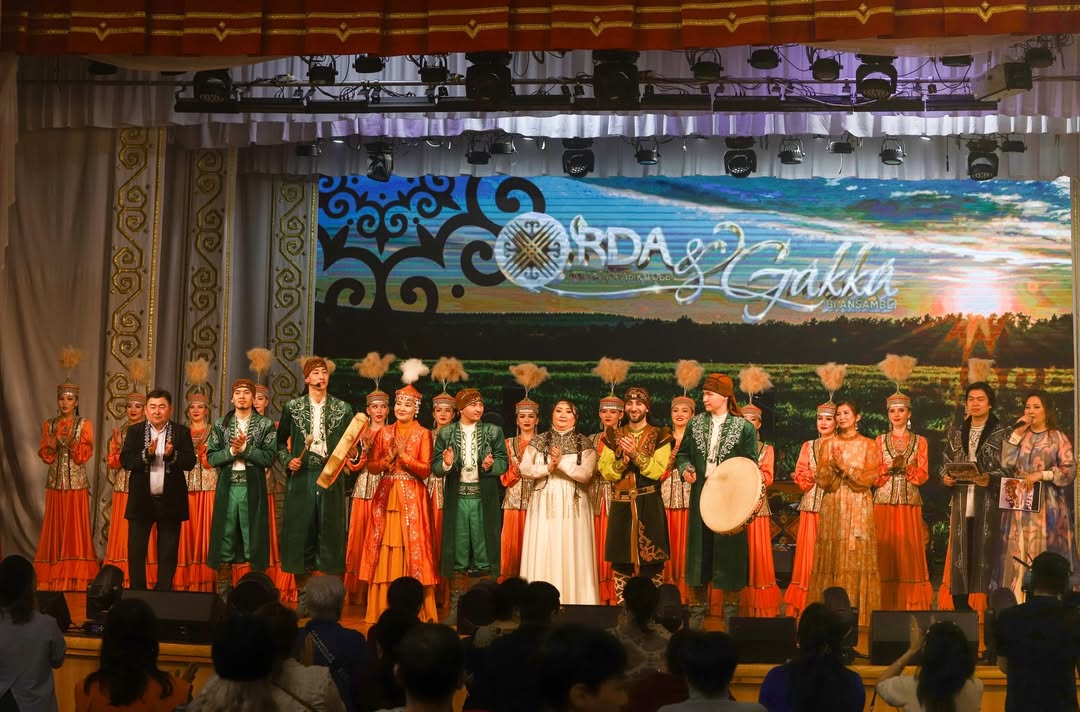 19 наурыз күні Үкілі Ыбырай атындағы Ақмола облыстық филармония сахнасында «Орда» этно тобы мен «Гәкку» би ансамблінің бірлескен әсерлі концерті өтті.