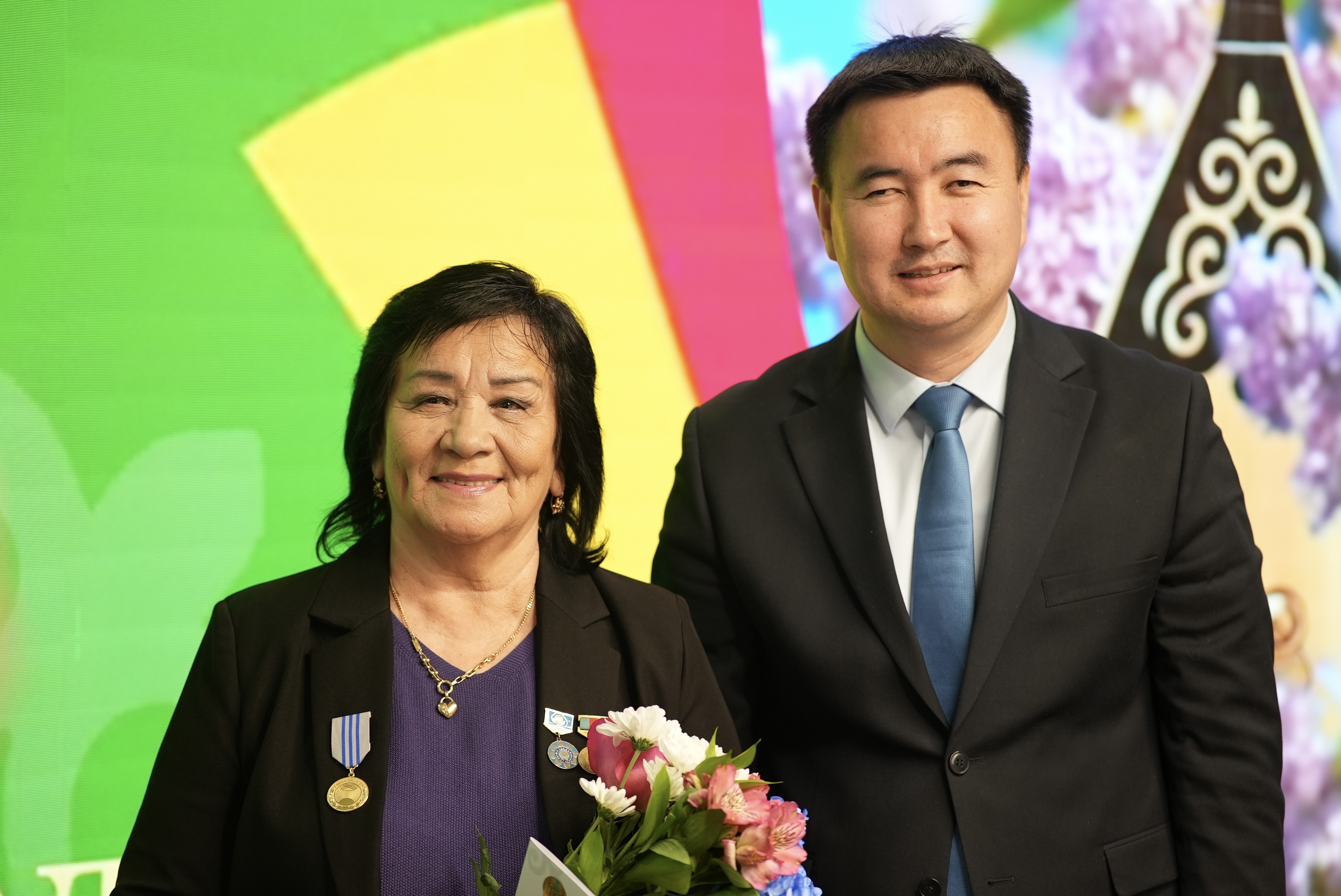 Признание мастерства: педагоги Алматы удостоены государственных наград!