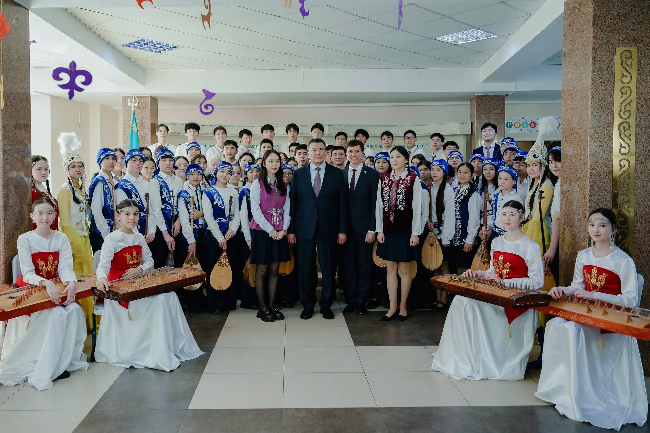 Жаңару күні: облыс әкімі Назарбаев Зияткерлік мектебіне барды