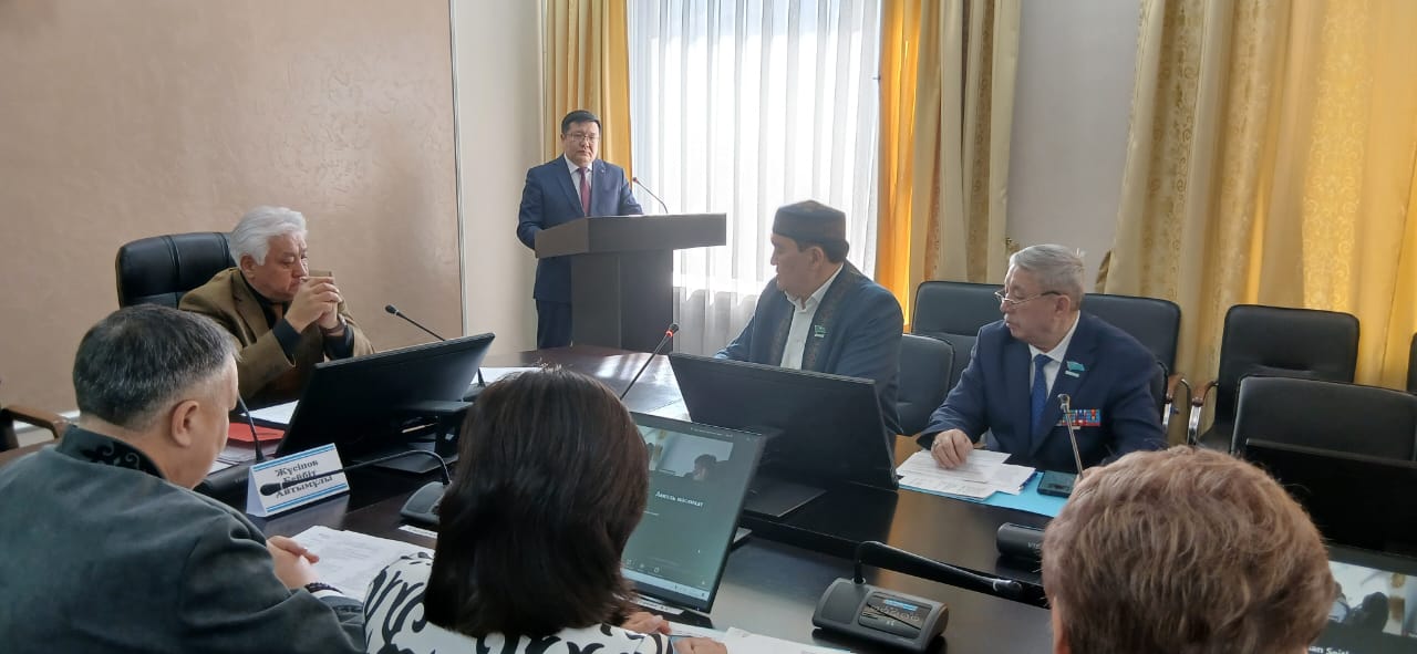 Депутаттар тауарлар мен қызметтердің сапасы мен қауіпсіздігі, тұтынушылардың құқықтарын қорғау және қоршаған ортаны сақтау мәселелерін талқылады