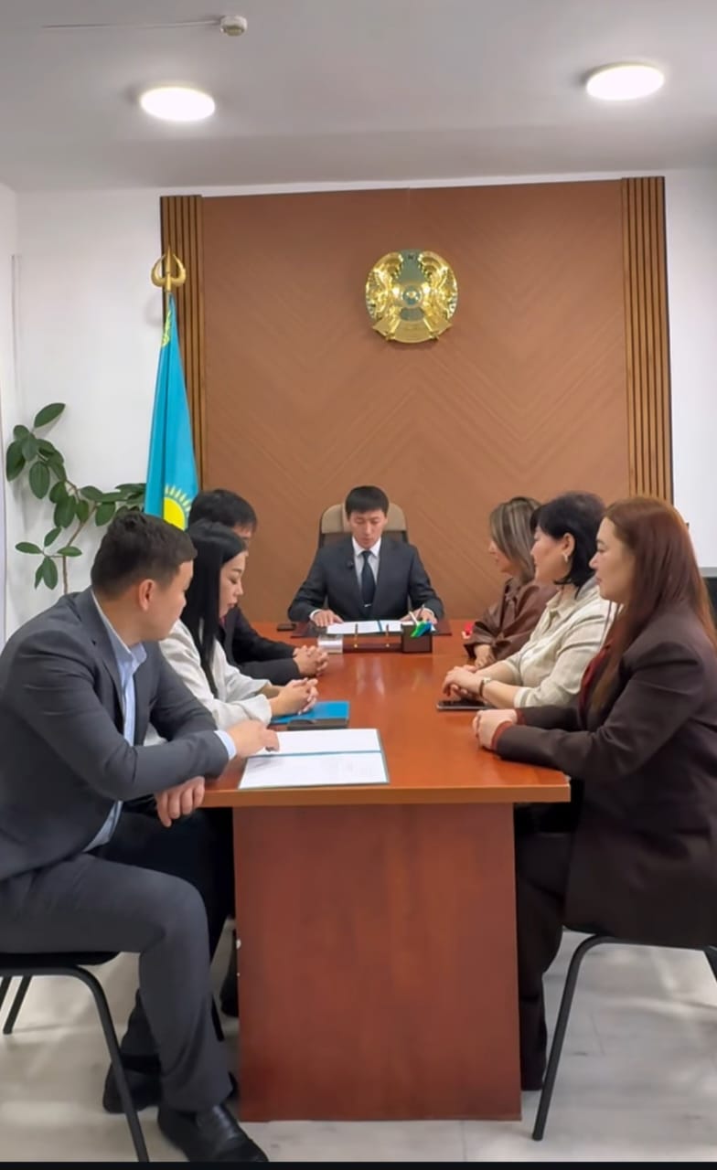 *Қызметкерлер мемлекеттік ант қабылдады*