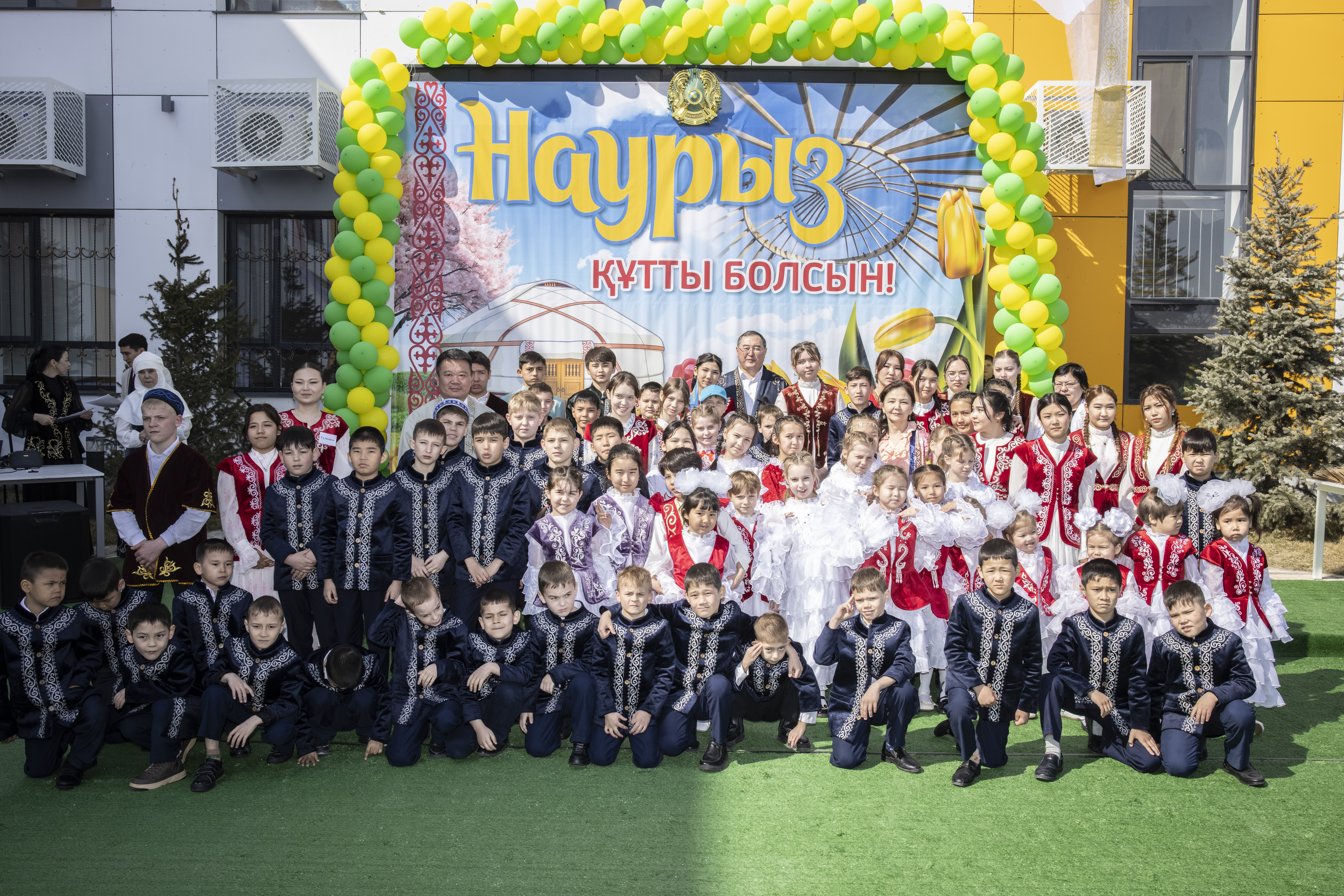 Қуанса, бала қуансын: Марат Сұлтанғазиев балалармен бірге Наурыз мерекесін атап өтті