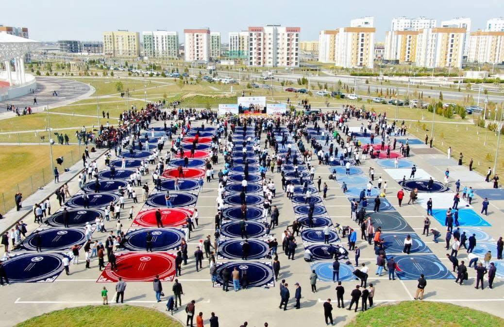 ТҮРКІСТАНДА БІР МЕЗЕТТЕ 1 МЫҢ БАЛА АСЫҚ ОЙНАП, ТАРИХИ РЕКОРД ТІРКЕЛДІ