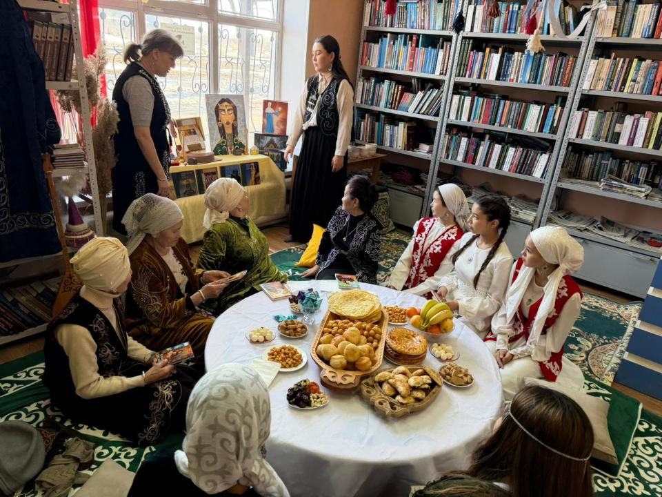 Наурыз мейрамына арналған «Наурыз – дәстүр мен салт айшығы» атты әдеби-танымдық кеш «Жас толқын» клубының мүшелері және «Асыл әжелер» тобының қатысуымен ұйымдастырылды.