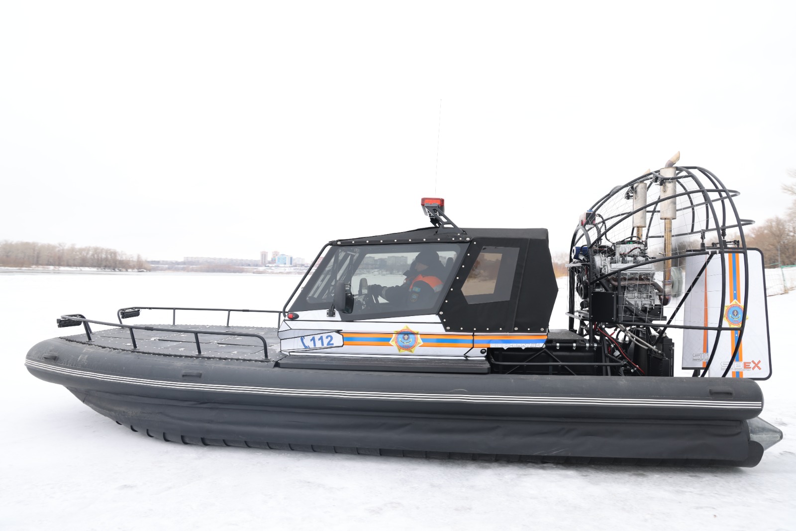 ТЖМ құтқарушылары мұз үстінде қалған балықшыны құтқару оқу-жаттығуын пысықтады