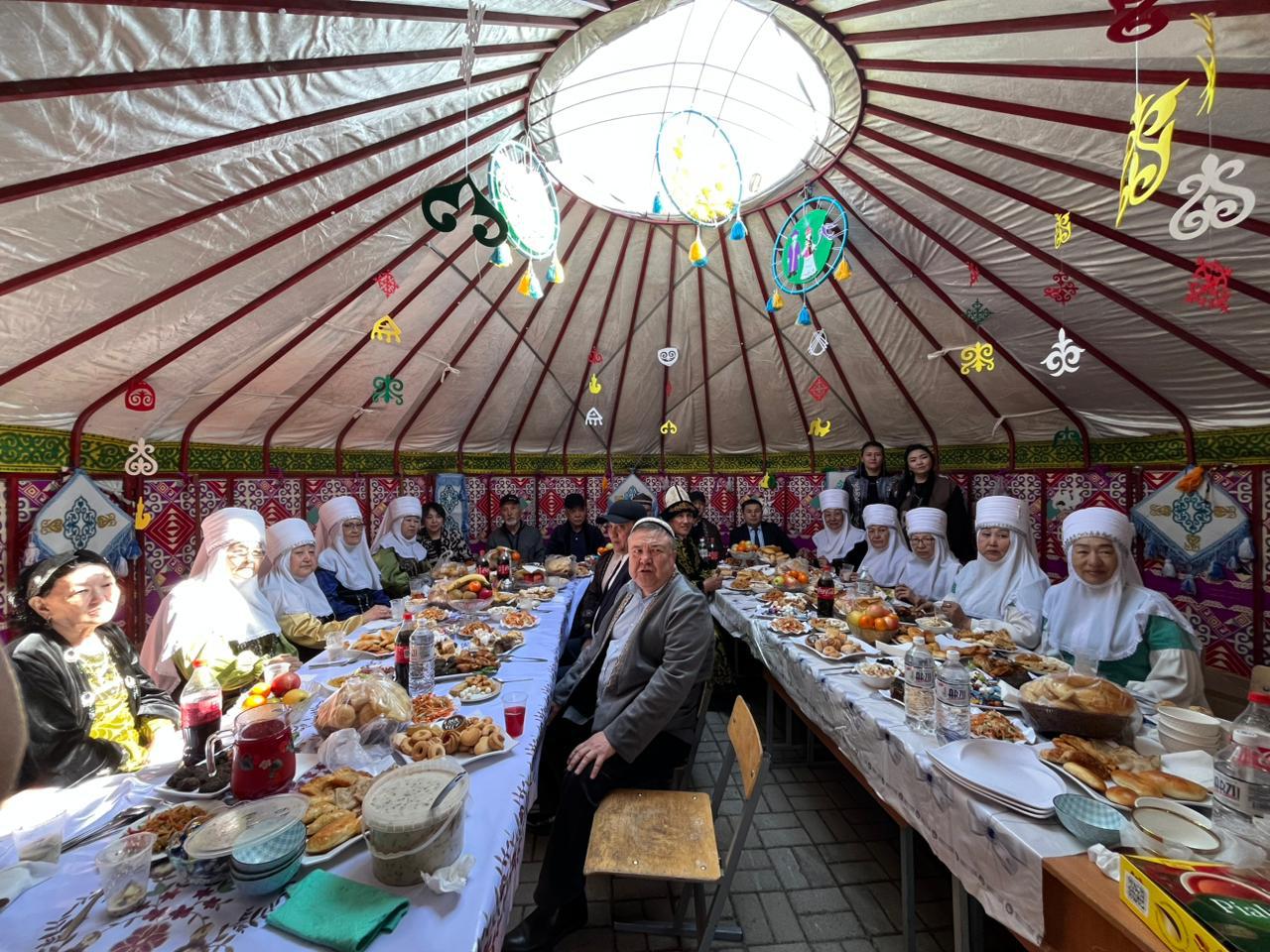 Байкент ауылында биыл Наурыз мерекесі тағы да жұртты бір дастархан басына жинады