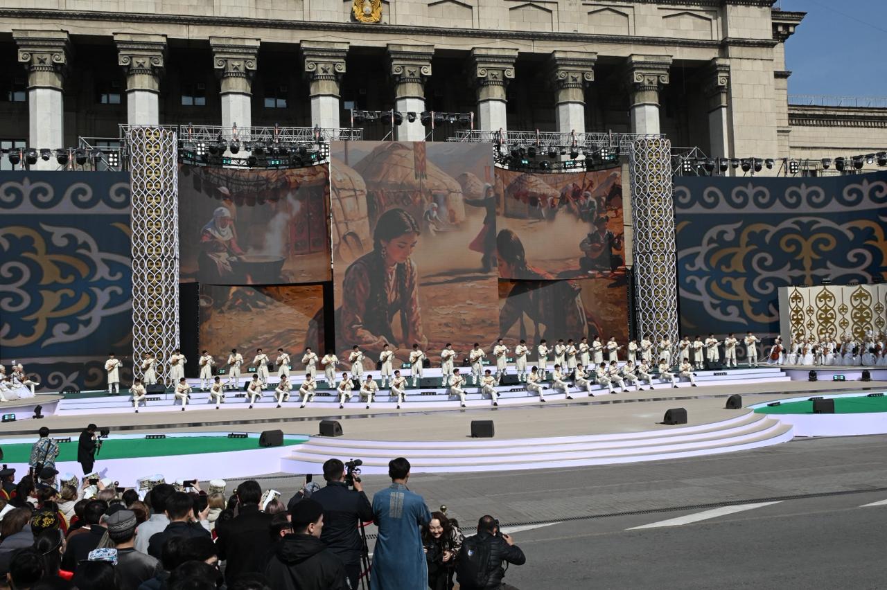«Жұлдызды Алматы»: Астана алаңында Наурызға арналған мерекелік концерт өтті