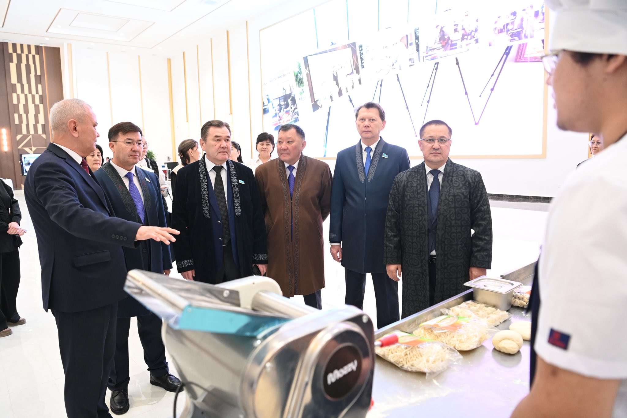 Парламент депутаттары Құзыреттілік орталығының жұмысын көрді