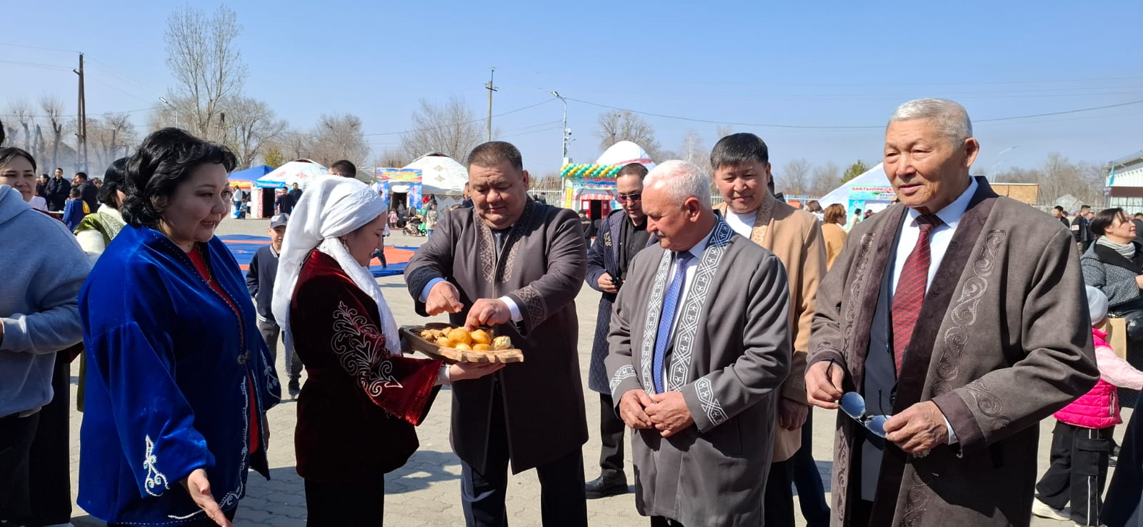 Бақанас ауылы аудандық мәдениет үйінің алаңында Ұлыстың ұлы күні – әз Наурыз мерекесі кең көлемде аталып өтті.