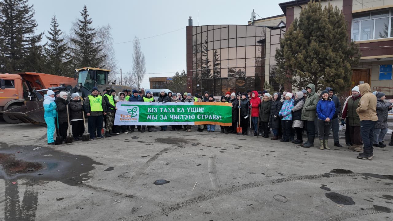 В рамках реализации экологической инициативы Главы государства "Таза Қазақстан" в честь дня "Тазару күні" население, общественные организации, волонтеры и трудовые коллективы района имени Габита Мусрепова приняли участие в в экологическом челлендже в рамках общеобластного субботника по очистке дворов и придворовых территорий.