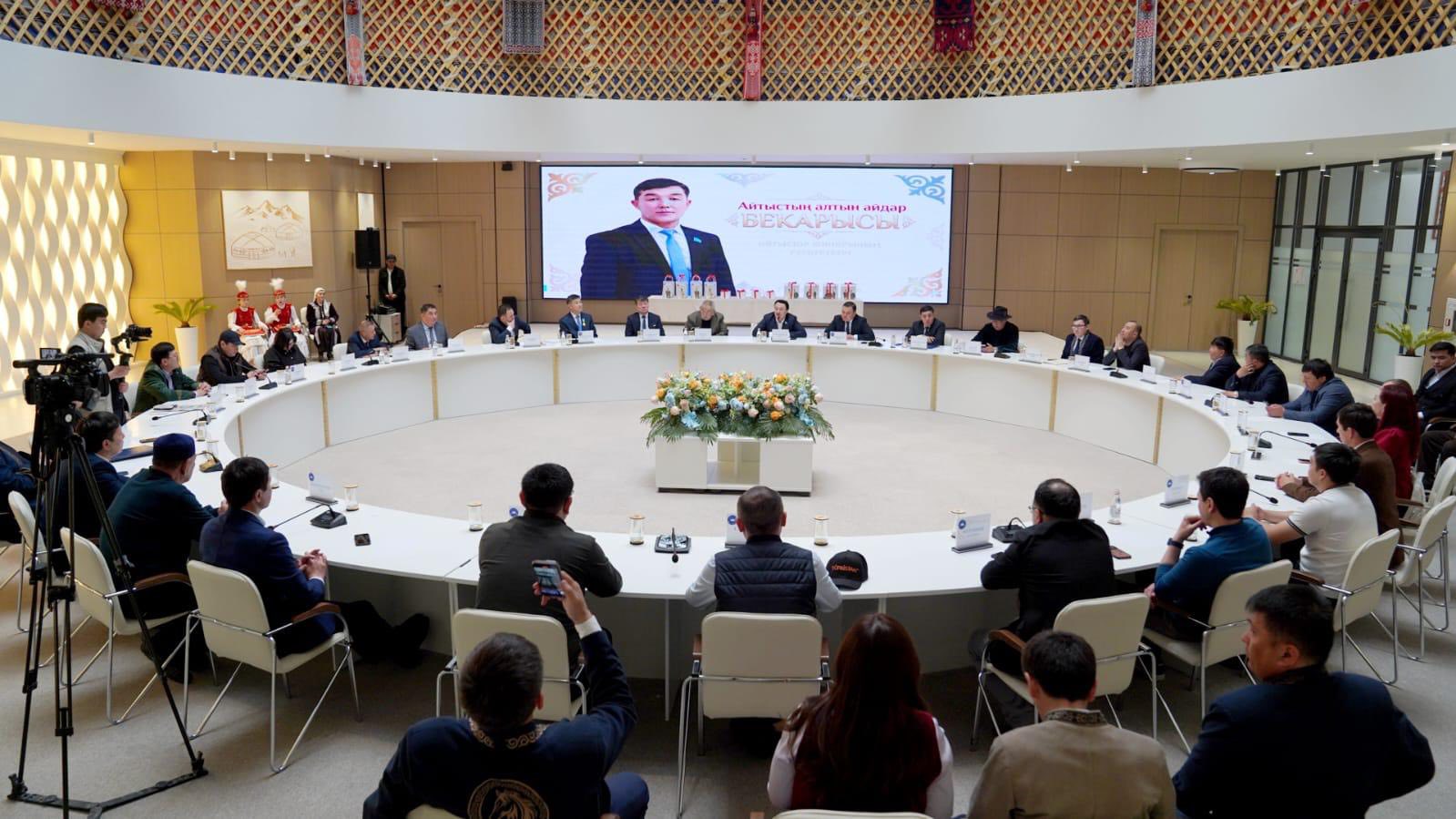 «АЙТЫСТЫҢ АЛТЫН АЙДАРЫ БЕКАРЫСЫ» АЙТЫСТАР ЖИНАҒЫНЫҢ ТҰСАУКЕСЕРІ ӨТТІ