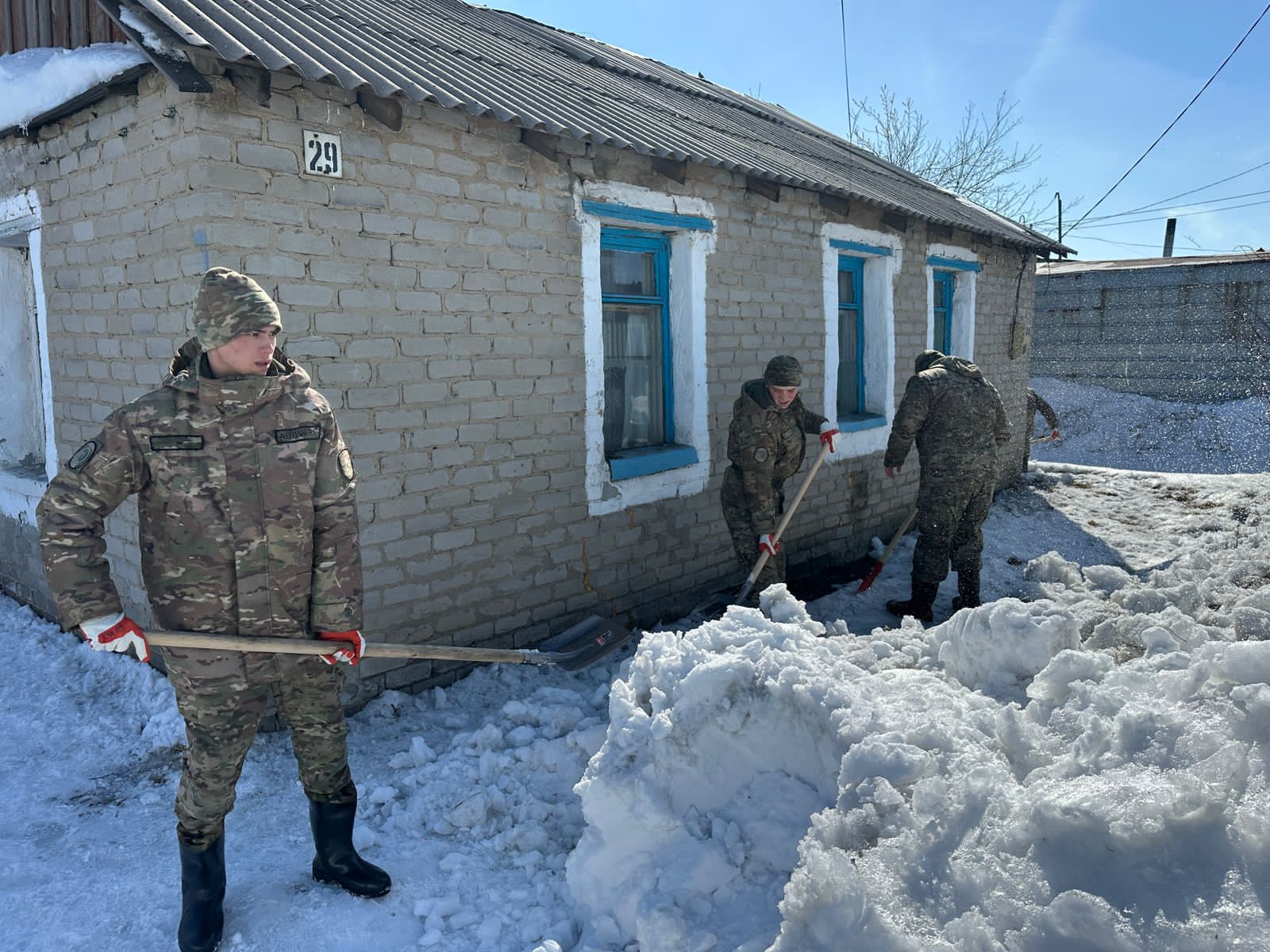 Ұландықтар Арқалықтағы су тасқынына қарсы іс-шараларға қатысуда