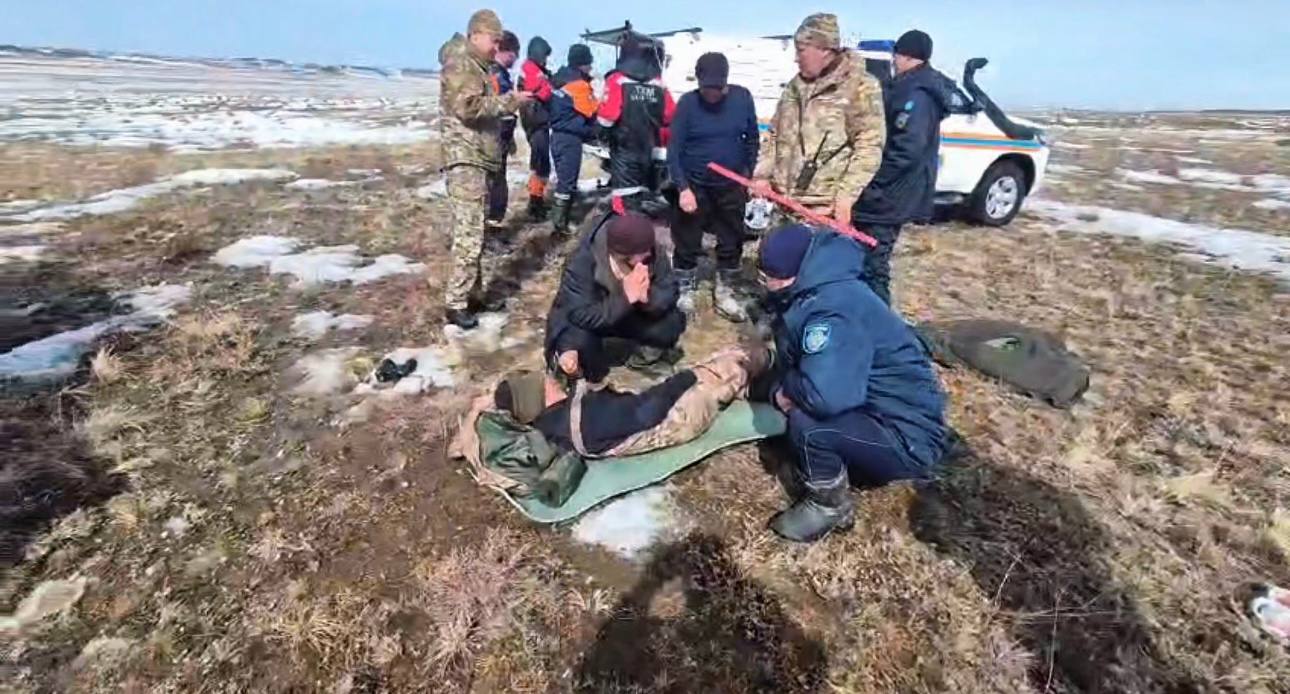 «Мені құтқаратынына сендім»: Абай облысының полицейлері мен құтқарушылары жоғалған 56 жастағы ер адамды тапты