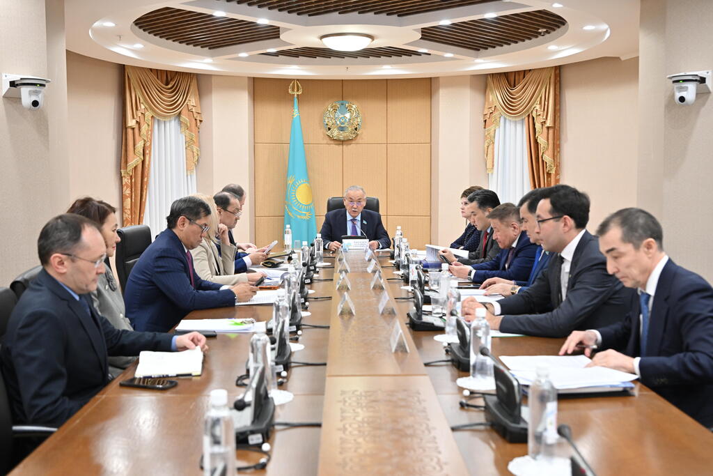 Меры по укреплению и развитию пенсионной системы обсудили в Сенате РК