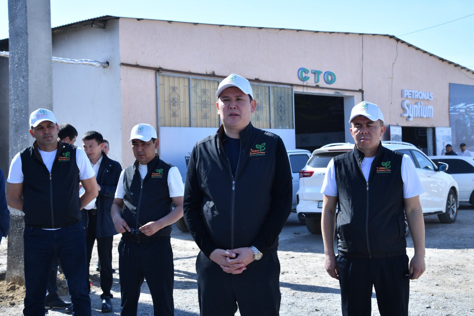 ОТЫРАРДА «МӨЛДІР БҰЛАҚ» АКЦИЯСЫ АЯСЫНДА КАНАЛ БОЙЫ ТАЗАРТЫЛДЫ