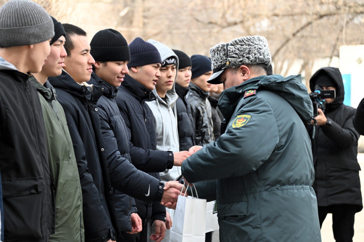 Көктемгі әскерге шақыру науқаны: 68 ақтөбелік сарбаз Отан алдындағы борышын өтеуге аттанды