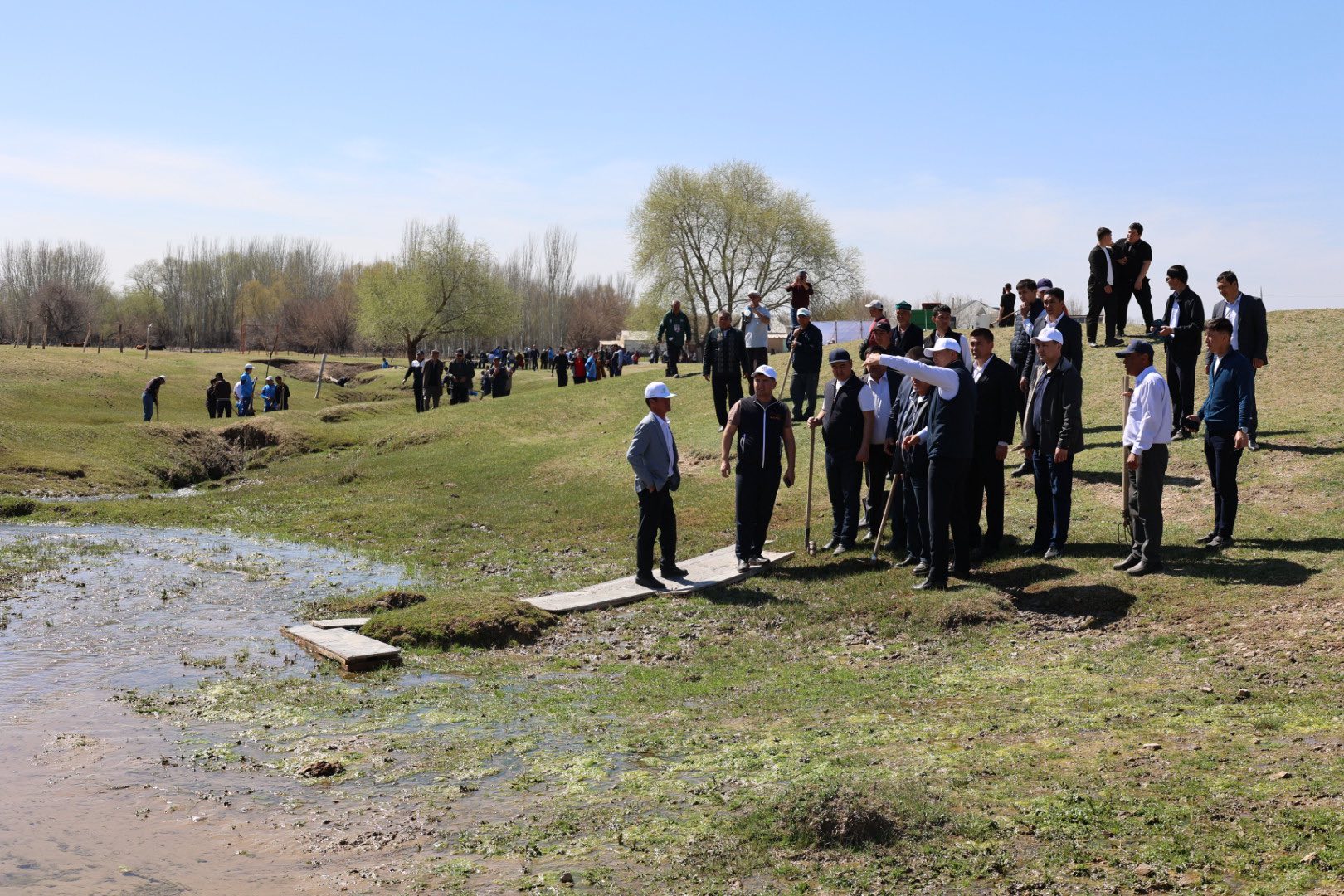 ТҮРКІСТАН: САУРАНДА «МӨЛДІР БҰЛАҚ» АКЦИЯСЫ АЯСЫНДА 13 ШАҚЫРЫМ БҰЛАҚ ЖӘНЕ ӨЗЕН АРНАЛАРЫ ТАЗАРТЫЛДЫ