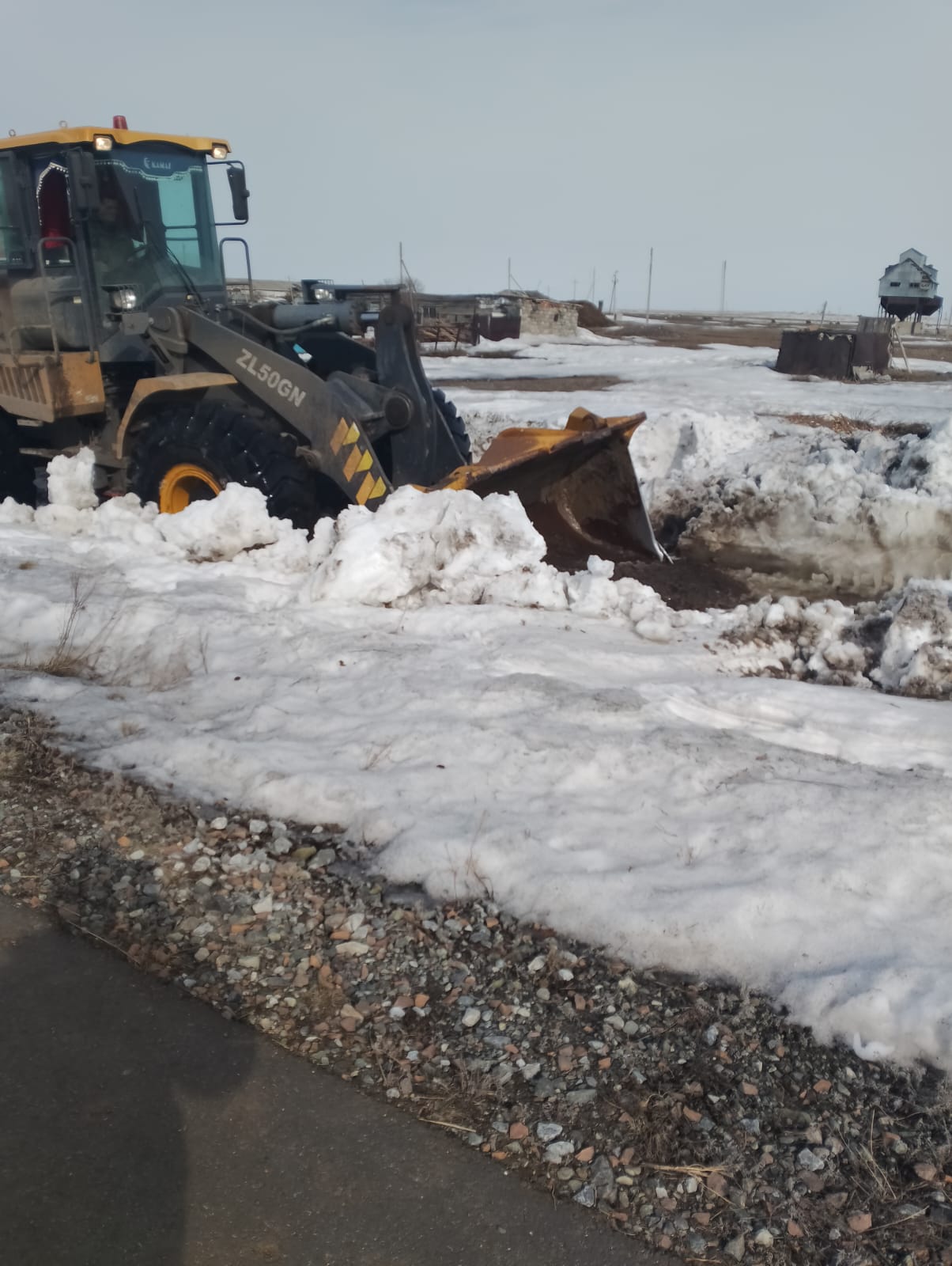 Жданов ауылдық округінің Кировка ауылында су тасқынына қарсы іс-шаралар жүргізілуде.
