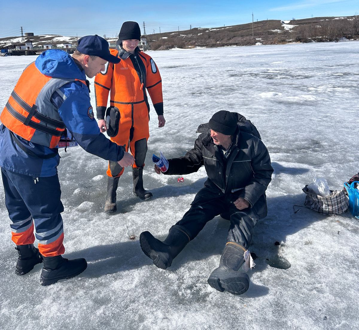 «Жұқа мұз» акциясы: құтқарушылар көктемде мұздағы қауіпсіздік ережелерін еске салады