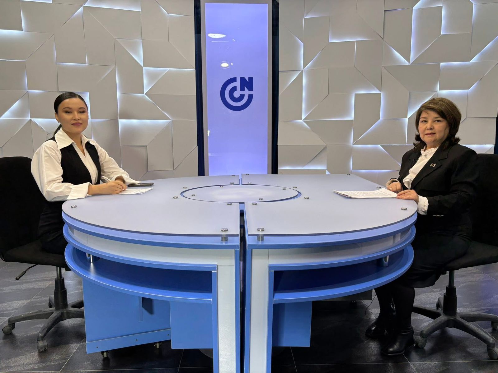 Қазақстан Республикасы Денсаулық сақтау министрлігі Медициналық және фармацевтикалық бақылау Комитетінің Атырау облысы бойынша департаменті басшысының орынбасары, Әдеп жөніндегі уәкілі С.Куангалиевамен 2026 жылы 9 ақпанда Қазақстан Республикасы Мемлекеттік қызмет істері агенттігінің Атырау облысы бойынша департаментінің бастамасымен ашылған «Әдеп кеңесі» телебағдарламасында сұхбат берілді. Сұхбат барысында С.Куангалиева тарапынан департаменттің Әдеп жөніндегі уәкілі қызметі бойынша атқарылған жұмыстары туралы баяндалды.