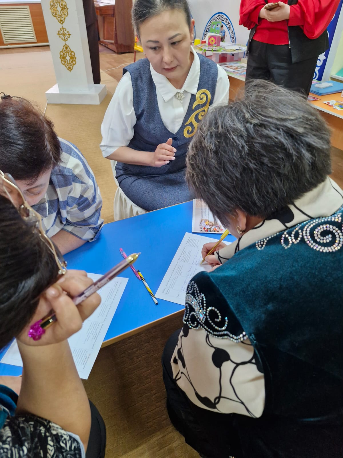 Мектепке дейінгі тәрбие мен оқытудың маңызды бағыттарының бірі – еңбекке және түрлі мамандық иелеріне құрметпен қарауды қалыптастыру.