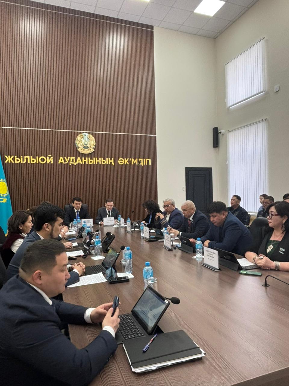 Жылыой аудандық мәслихатының кезекті 42 сессиясы өтті.