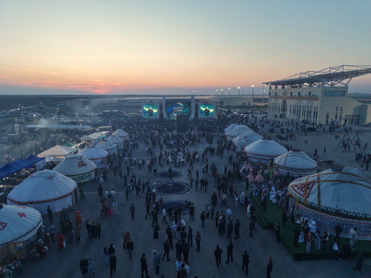В ТУРКЕСТАНЕ ОФИЦИАЛЬНО ОТКРЫЛСЯ СОВРЕМЕННЫЙ АТШАБАР, ГДЕ ПРОШЕЛ ПРАЗДНИК НАУРЫЗ МЕЙРАМЫ