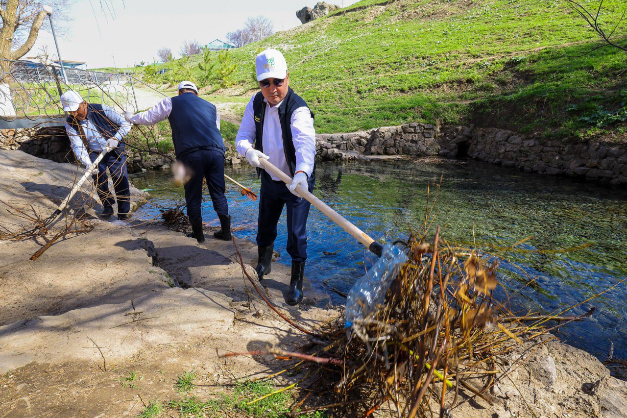 Президенттің «Таза Қазақстан» бастамасы: Олжас Бектенов Түркістан облысында «Мөлдір бұлақ» акциясына қатысты