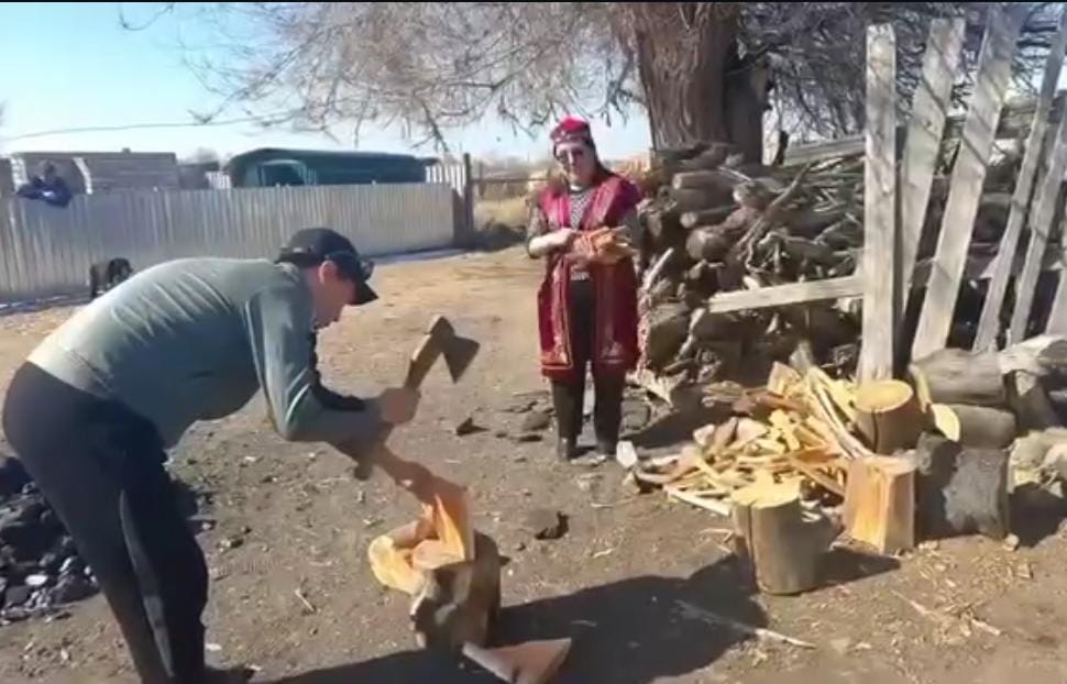 Мұқан Төлебаев ауылдық мәдениет үйі жұмысы. Наурызнама онкүндігі аясында «Қайырымдылық - ізгі іс» атты игі шара ұйымдастырылып, мекеме қызметкерлері қарт жандарға қамқорлық танытып, қайырымдылық көмек көрсетті.