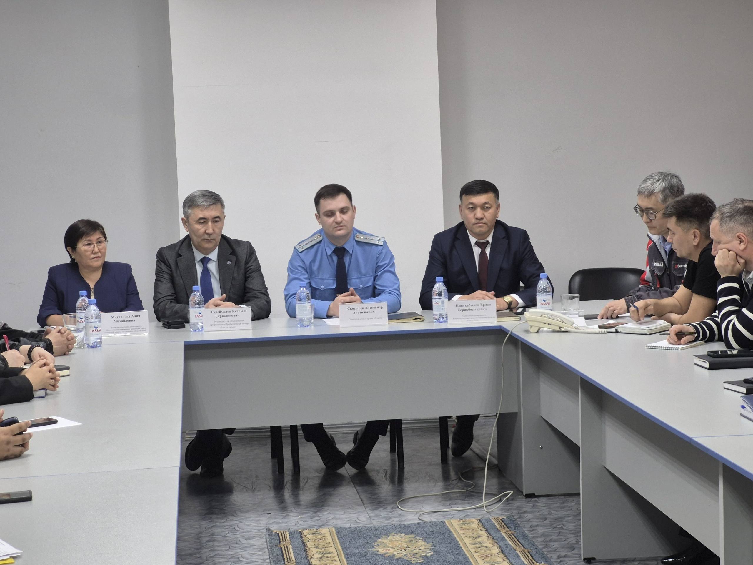 «SemeyCement» ЖШС-да еңбек және қауіпсіздік мәселелері талқыланды.