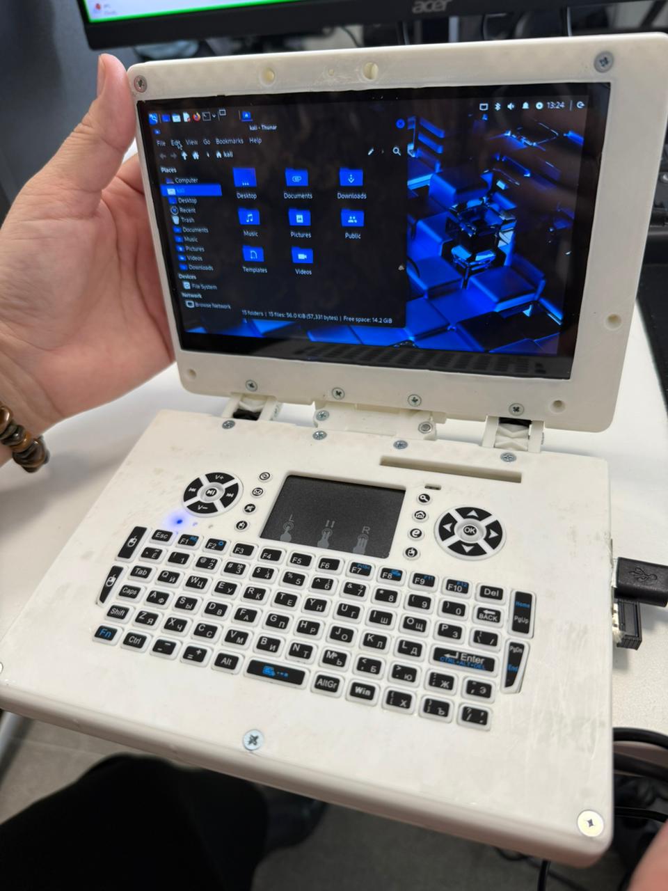 В Астане школьник собрал компьютер