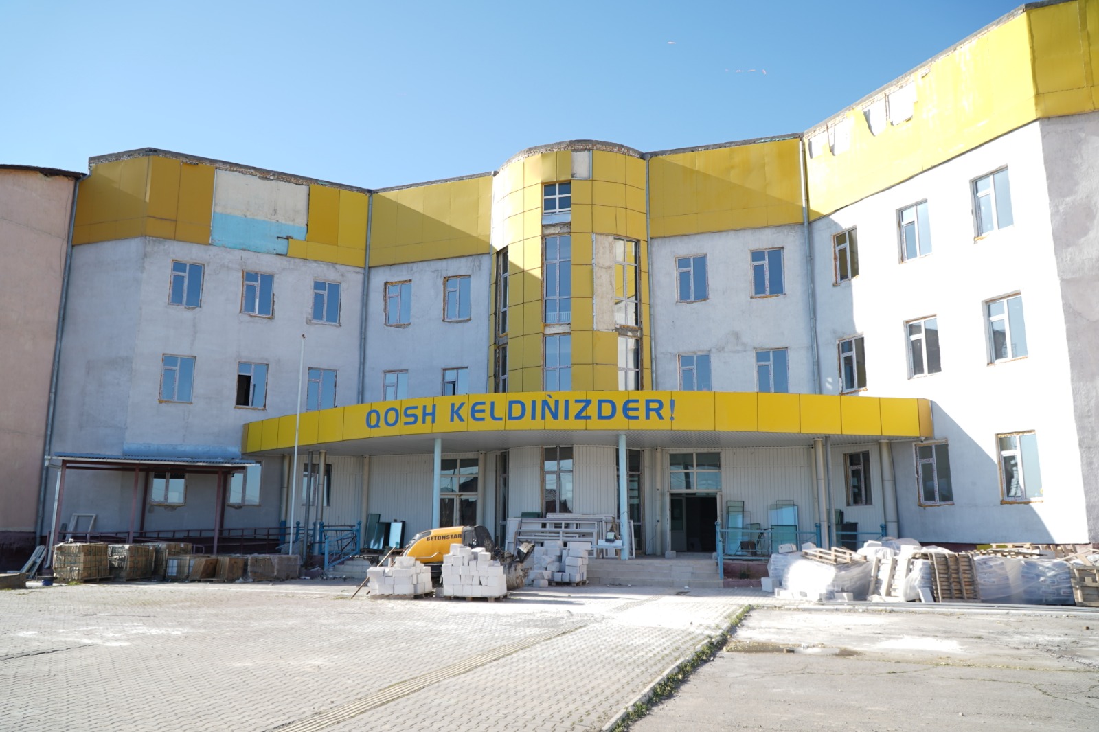 Қала әкімі №54 мектеп құрылысы мен балалар алаңшасының жұмысын көрді