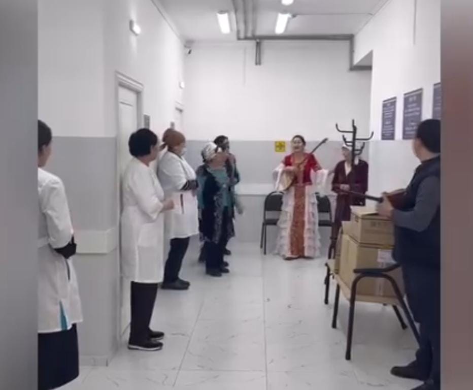 Қазақтың ұлттық салт-дәстүрлерінің бірі - Көрісу күні. Бұл күн жыл сайын 14 наурызда атап өтіледі.