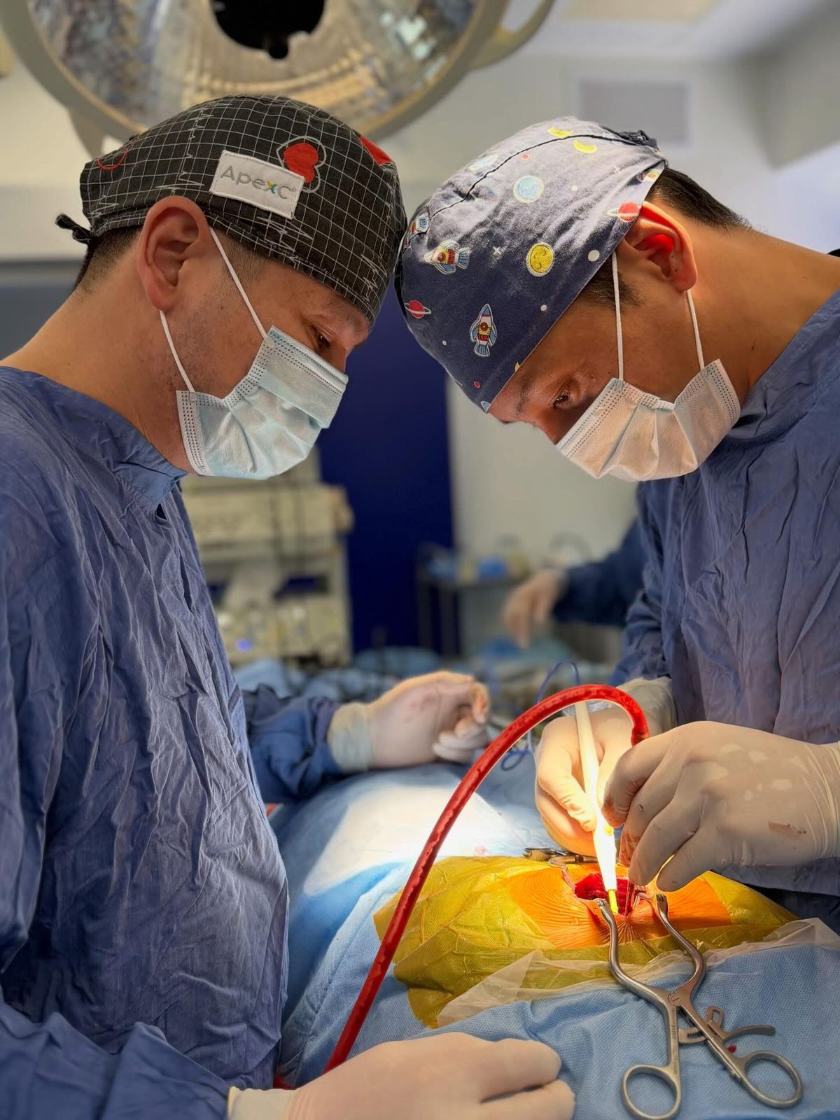 Шымкент дәрігерлері күрделі операцияны сәтті жасап, жұлын ішіндегі ірі ісікті алып тастады