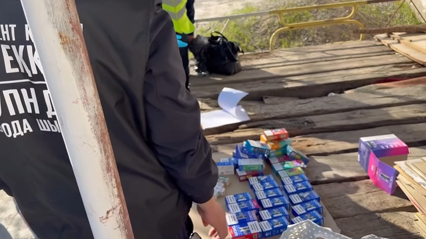 Продвигал опасный для здоровья товар через мессенджер: подпольный сбытчик задержан в Шымкенте